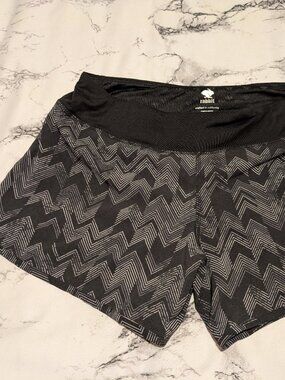 Rabbit Hopper Women's Running Shorts Medium Black Gray Zig Zag 4" Lined RW210